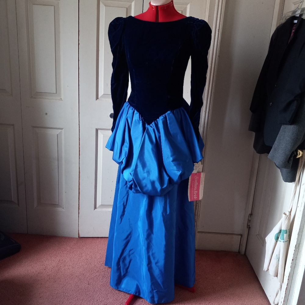 Elegant Vintage 80s Blue Velvet Evening Gown Size M